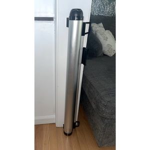 Retractable baby gate